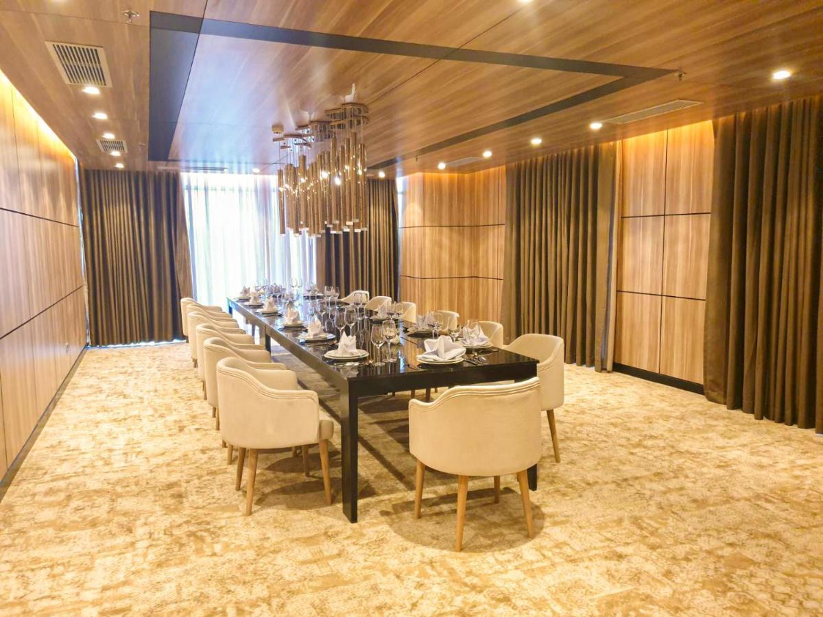 Diamond Stars Ben Tre Hotel מראה חיצוני תמונה A private dining room at the restaurant