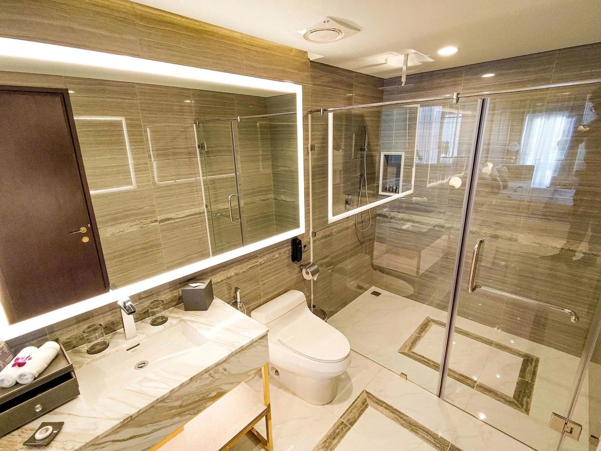 Diamond Stars Ben Tre Hotel מראה חיצוני תמונה Bathroom